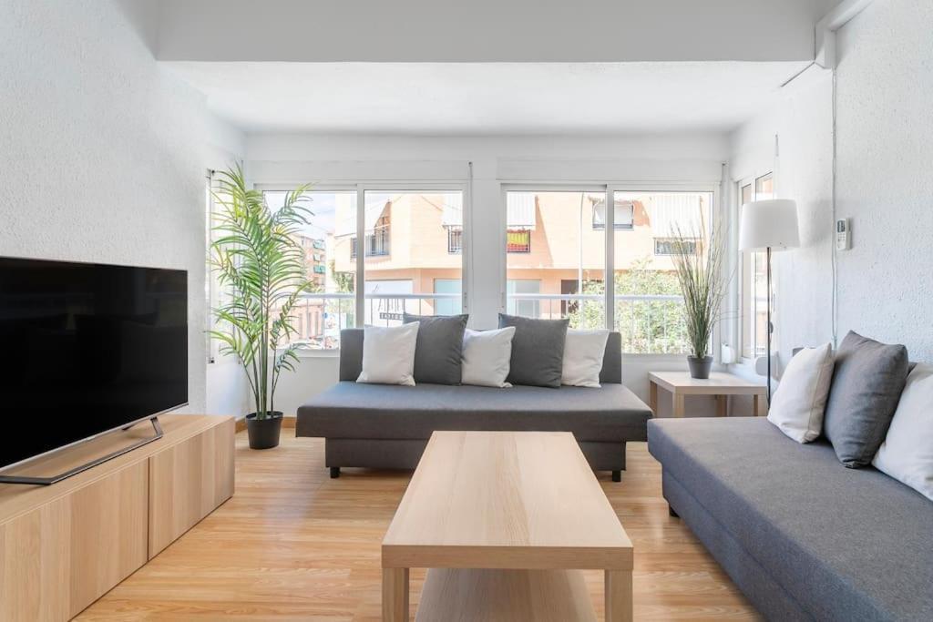 Encantador Apartamento De 3 Habitaciones Con Balcon アリカンテ エクステリア 写真